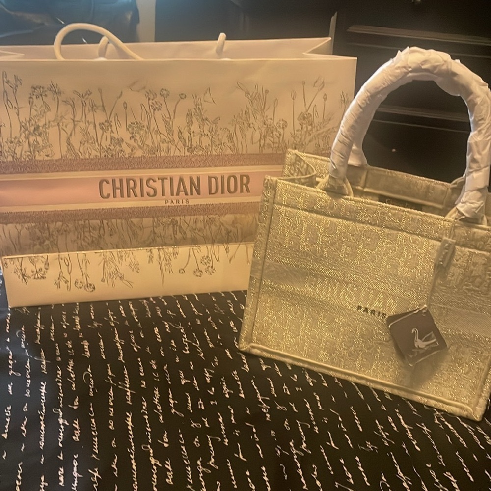 💕Vintage Dior Cream and Gold Mini Tote Bag with Structured Design - Picture 3 of 15